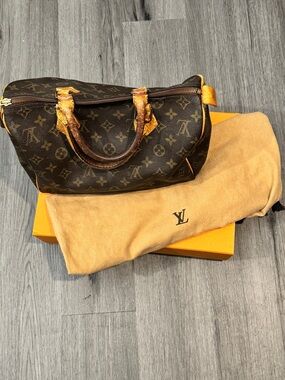 Authentic Louis Vuitton Monogram Speedy 30